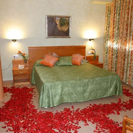 Hotel Fonda Neus Sant Sadurní dʼAnoia